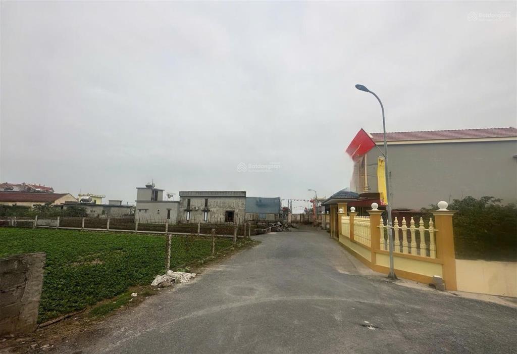 0833 938 *** bán đất ngay sát vsip, cách khu nghỉ dưỡng chỉ 300m, 368.3m2 mặt tiền 16.5m giá chỉ 2 tỷ