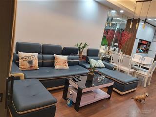 Gia đình bán căn góc cc ngô gia tự, q. 10. dt 85m2 2p 2wc. sh. giá 3,95 tỷ.  0772 401 ***