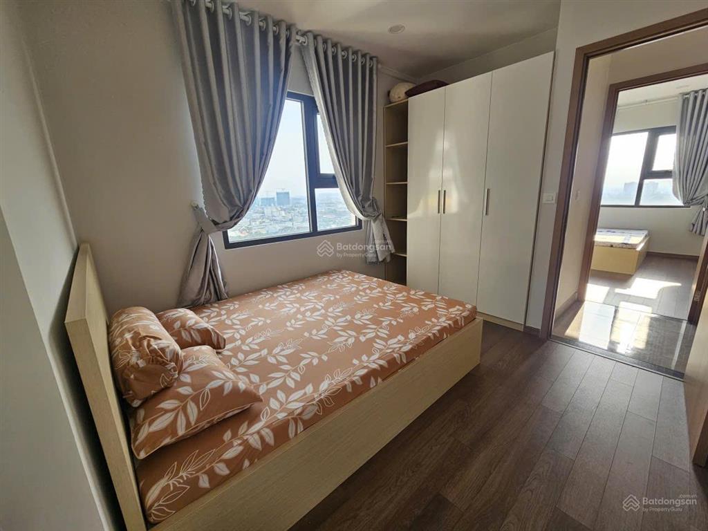 Bán gấp căn 2pn bao hết thuế phí, tặng full nội thất 60m2 căn góc 2 view legacy central dân ở full