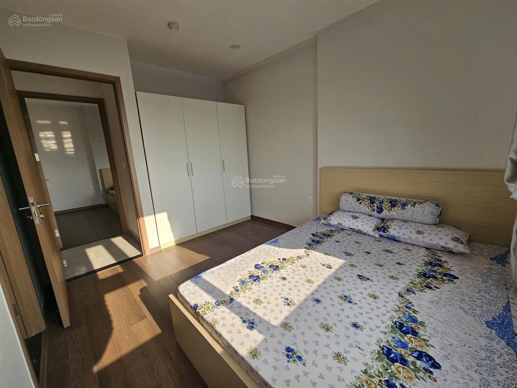 Bán gấp căn 2pn bao hết thuế phí, tặng full nội thất 60m2 căn góc 2 view legacy central dân ở full