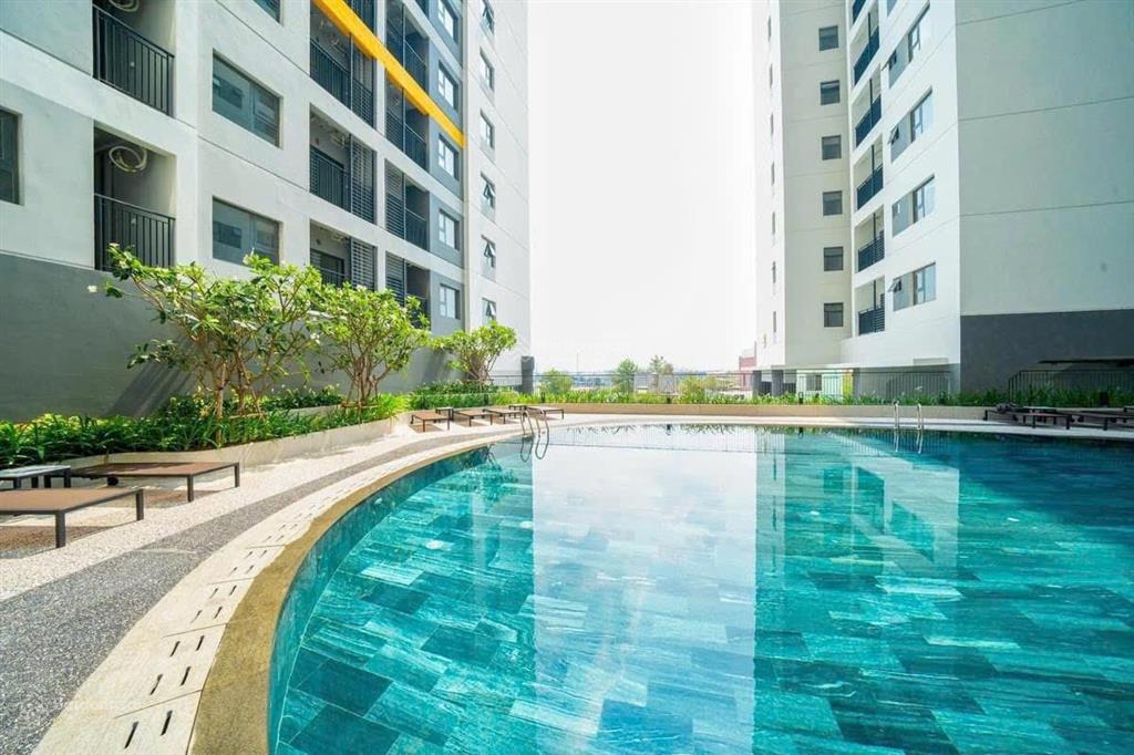 Bán gấp căn 2pn bao hết thuế phí, tặng full nội thất 60m2 căn góc 2 view legacy central dân ở full