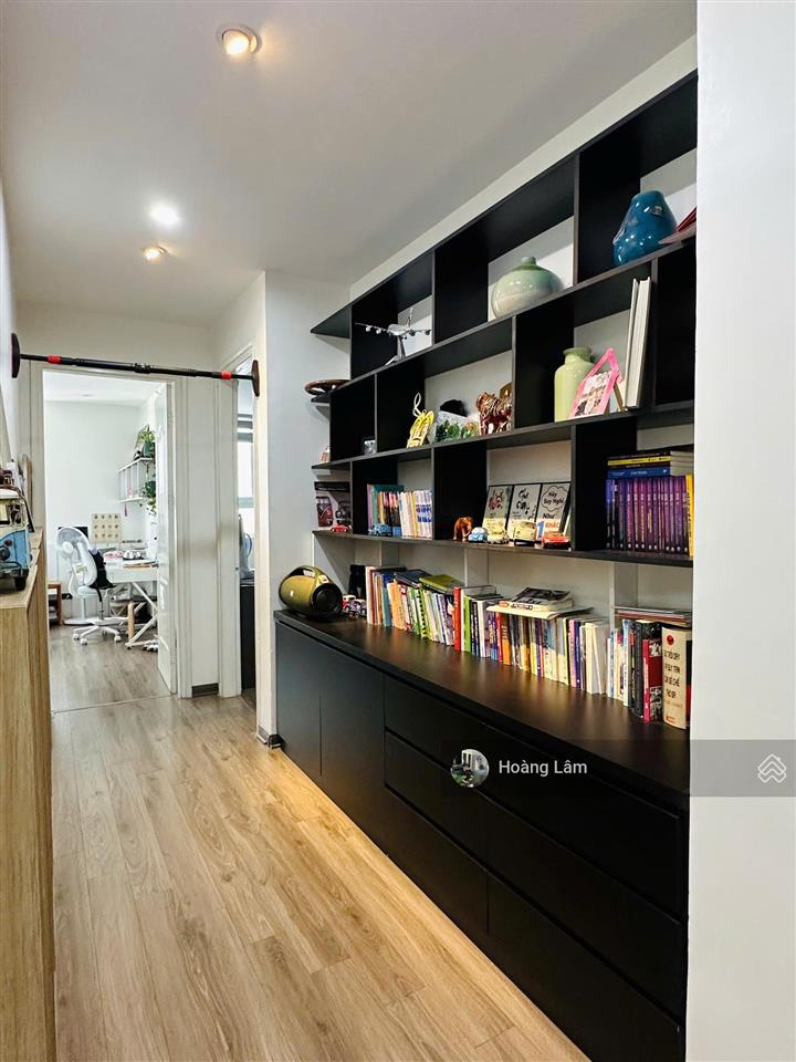 Mới. chủ nhà là bạn thân tôi gửi tôi bán giùm căn hộ vinaconex1 kdt 3n 10,2 tỷ.  0971 461 ***