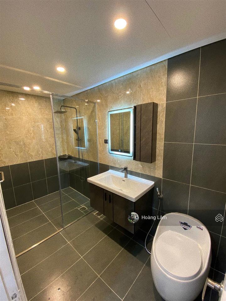 Mới. chủ nhà là bạn thân tôi gửi tôi bán giùm căn hộ vinaconex1 kdt 3n 10,2 tỷ.  0971 461 ***