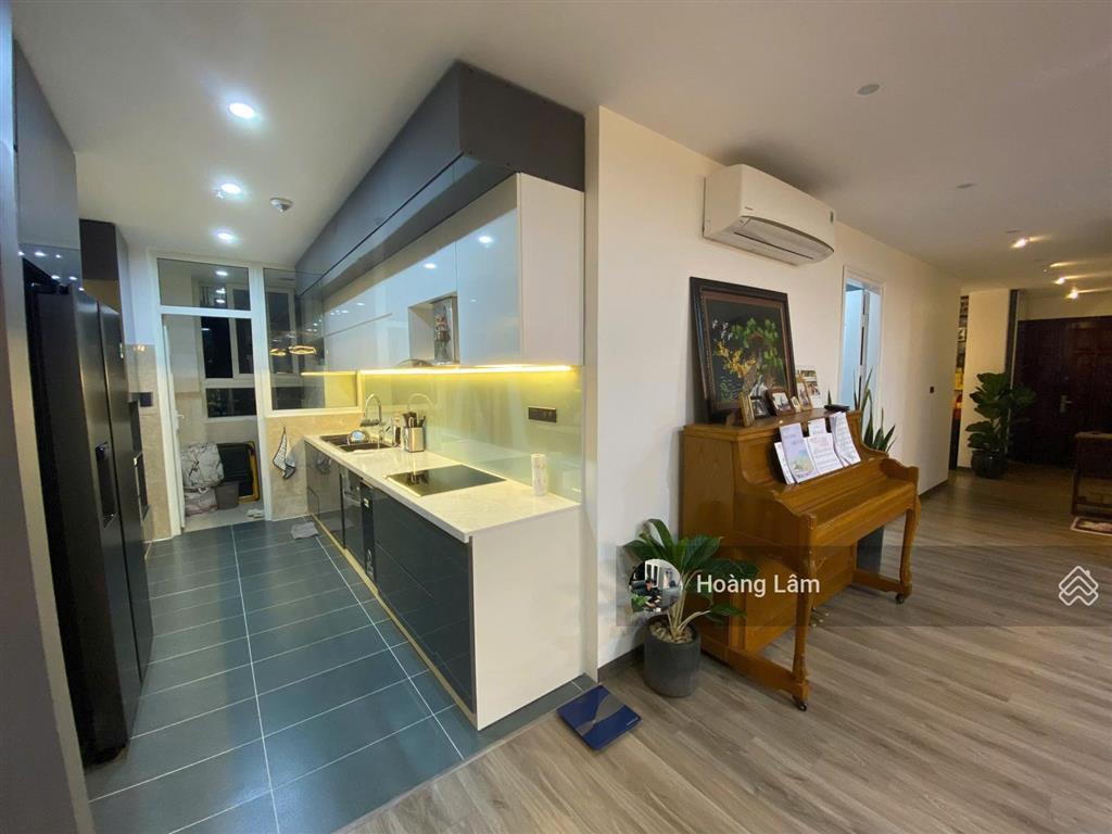 Mới. chủ nhà là bạn thân tôi gửi tôi bán giùm căn hộ vinaconex1 kdt 3n 10,2 tỷ.  0971 461 ***