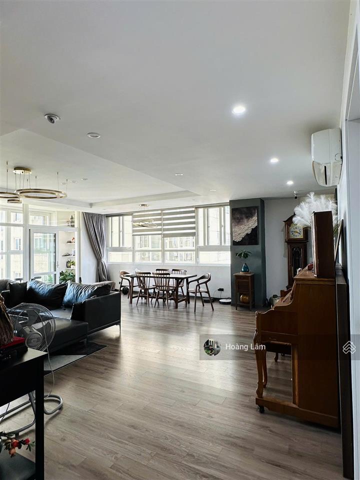 Mới. chủ nhà là bạn thân tôi gửi tôi bán giùm căn hộ vinaconex1 kdt 3n 10,2 tỷ.  0971 461 ***