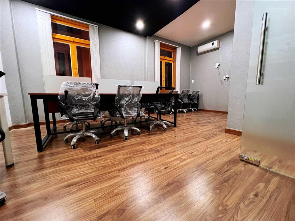Cho thuê văn phòng 25m2  30m2  60m2  80m2 căn góc 2 mặt tiền khánh hội quận 4 giá 6 triệu/th