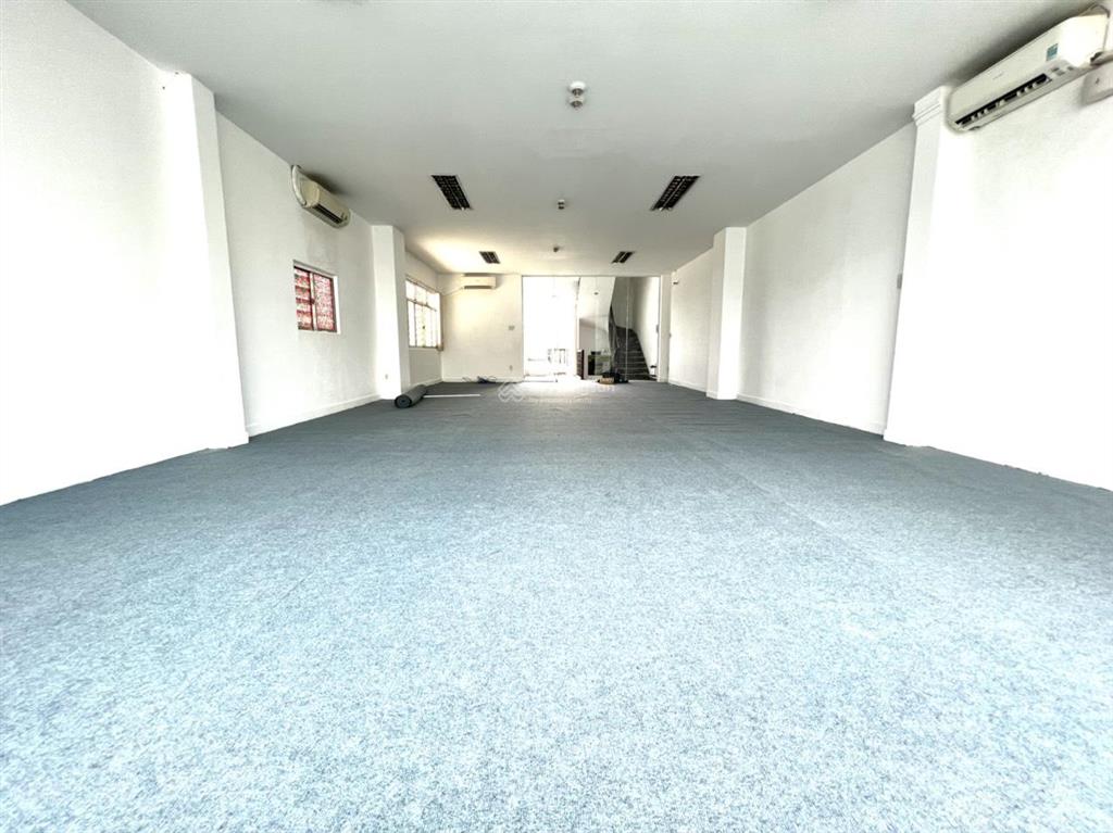 Cho thuê văn phòng 80m2, ngang 6m ở 219 khánh hội quận 4, giá chỉ 20 triệu cho làm 24/7