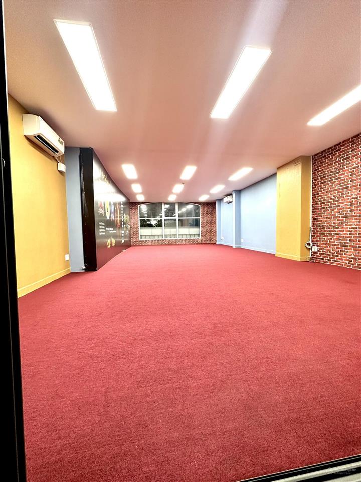 Cho thuê văn phòng 80m2, ngang 6m ở 219 khánh hội quận 4, giá chỉ 20 triệu cho làm 24/7