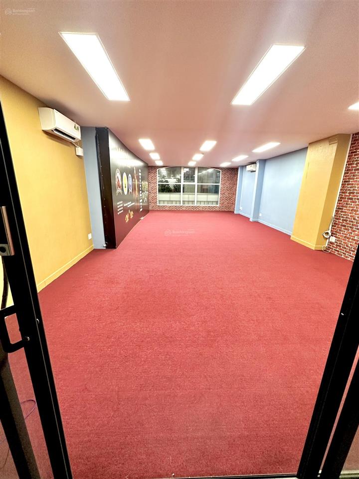 Cho thuê văn phòng 80m2, ngang 6m ở 219 khánh hội quận 4, giá chỉ 16 triệu cho làm 24/7