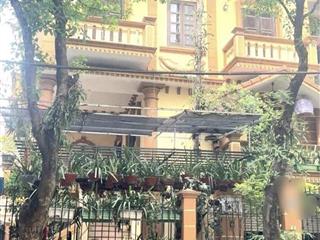 Bán gấp nhà đẹp xã đànlô gócmặt tiền bề thế 23m, diện tích lên tới 200m2, nội thất gỗ xịn, ở ngay