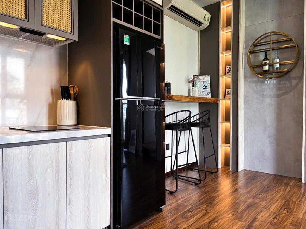 Vị trí vàng tp/ 2pn,1wc, 50m2 / sổ hồng riêng / 2 tỷ/ full nội thất / gần cv gia định / vay 80%