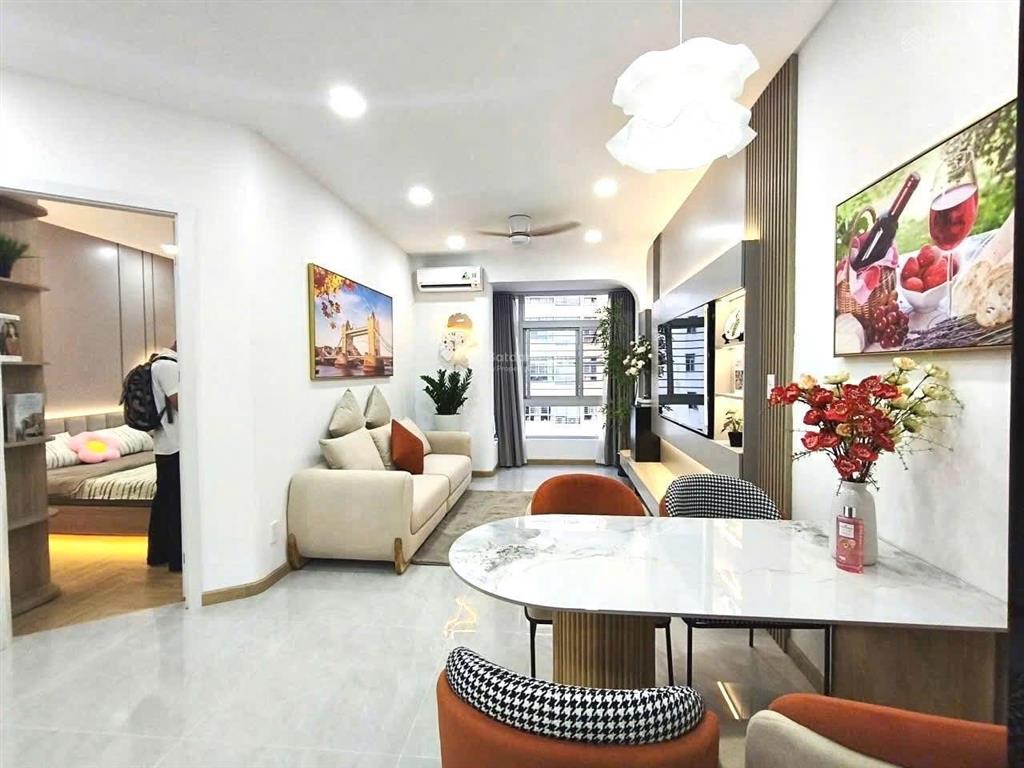 Ch view sân bay / 48m2 /2pn / sổ riêng /vay 80% /cho thuê 15tr / tháng / full nt / 0798 367 ***