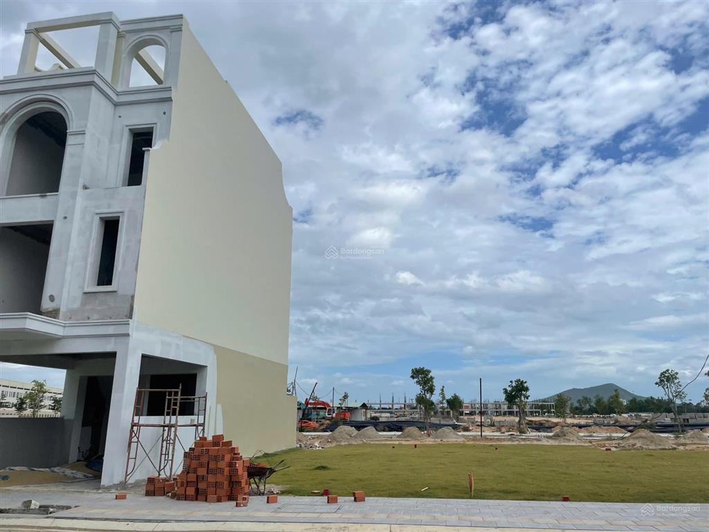 Lô đất mt đường 16m có sổ sẵn giá 2,3 tỷ, 80m2