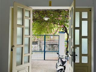 Cho thuê nhà riêng đường ô tô 8,5 triệu, 140m2 full nội thất, sân vườn đường linh đông, thủ đức,