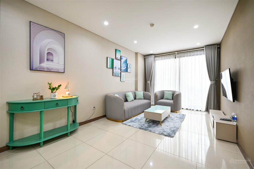 Cần cho thuê gấp căn hộ the gold view. dt 115m2, 3pn, 2wc. giá 26tr/th.  0365 695 ***