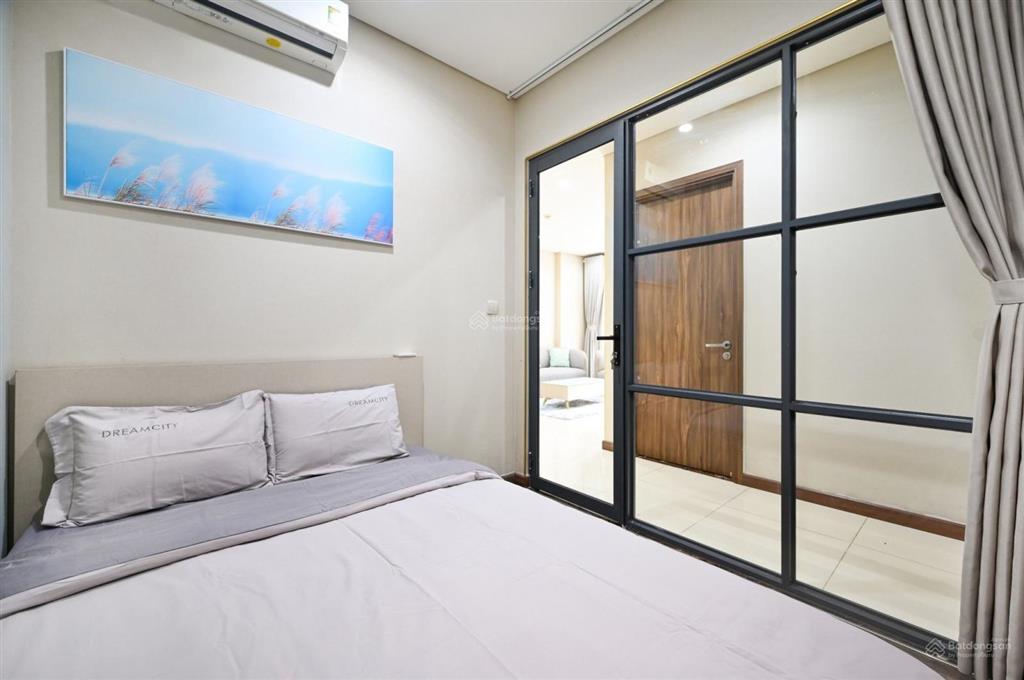 Cần cho thuê gấp căn hộ the gold view. dt 115m2, 3pn, 2wc. giá 26tr/th.  0365 695 ***