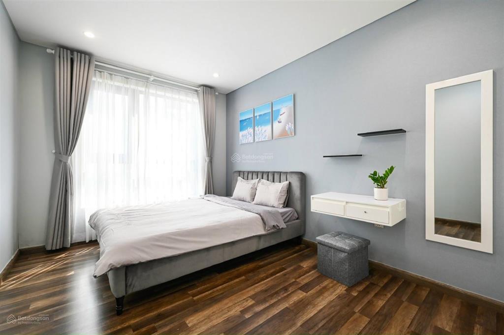 Cần cho thuê gấp căn hộ the gold view. dt 115m2, 3pn, 2wc. giá 26tr/th.  0365 695 ***