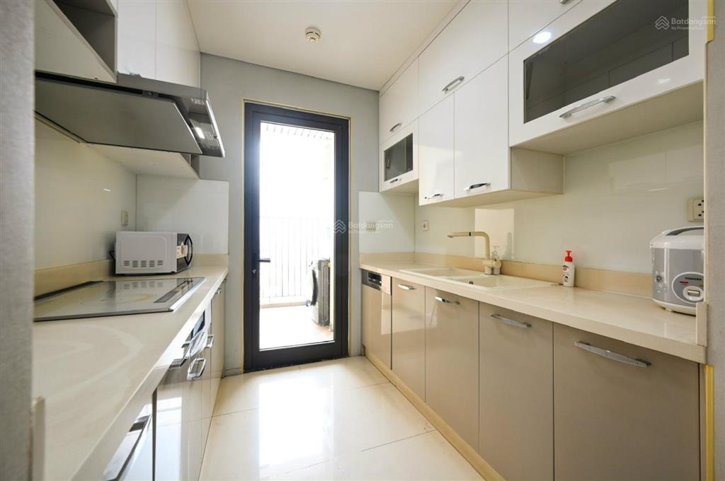 Cần cho thuê gấp căn hộ the gold view. dt 115m2, 3pn, 2wc. giá 26tr/th.  0365 695 ***