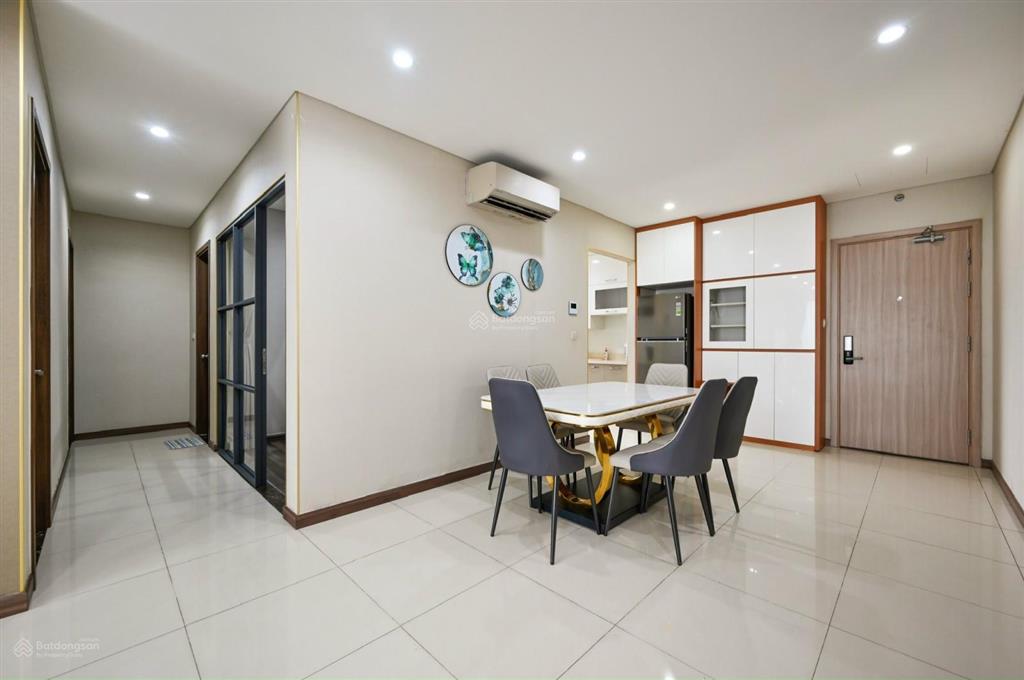 Cần cho thuê gấp căn hộ the gold view. dt 115m2, 3pn, 2wc. giá 26tr/th.  0365 695 ***