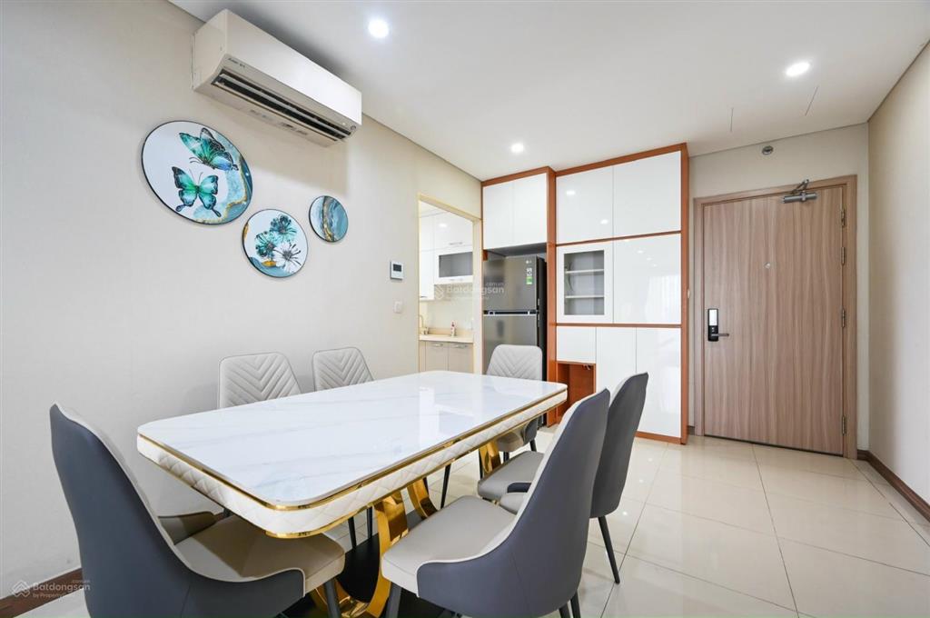 Cần cho thuê gấp căn hộ the gold view. dt 115m2, 3pn, 2wc. giá 26tr/th.  0365 695 ***