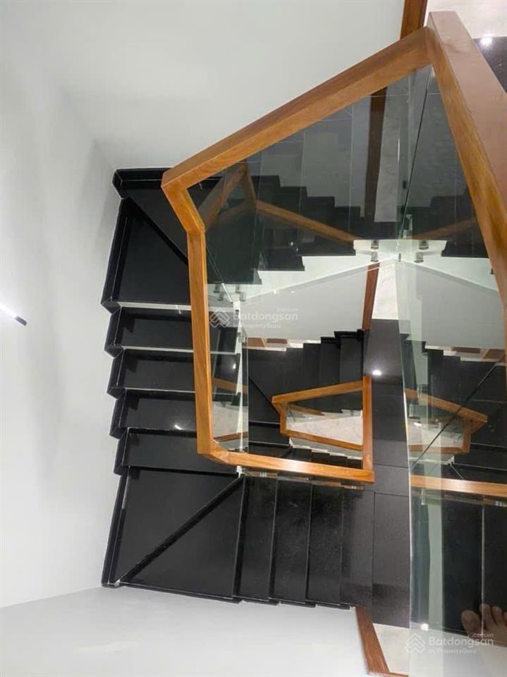 Giảm ngay 400 tr, nhà 3t, 81m2, full nội thất, gần chợ lã xuân oai, tăng nhơn phú a, chỉ còn 7t8