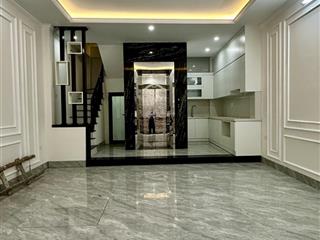 Bán nhà việt hưng 40m26 tầng 8.3 tỷ. thang máy, ô tô tránh 15m.