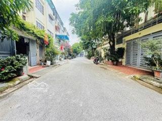 Chính chủ gửi bán nhà nằm ngõ 28 đẹp nhất xuân la,cạnh hồ tây,phân lô,vỉa hè, 2 ô tô tránh 24,2 tỷ