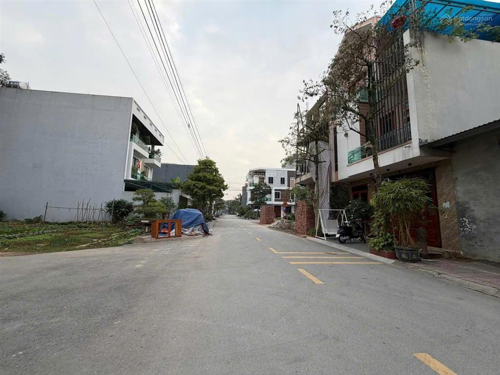 Lô đất đẹp hoà lạc  vị trí đắc địa, sát metro 5 & khu cnc, gần trường đhqg, gần chợ  2.x tỷ