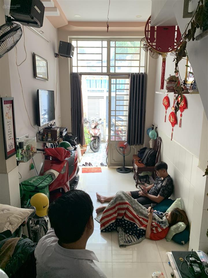 Nhà 2 mt 143 đường số 1, p.4 . trung tâm quận, sầm uất