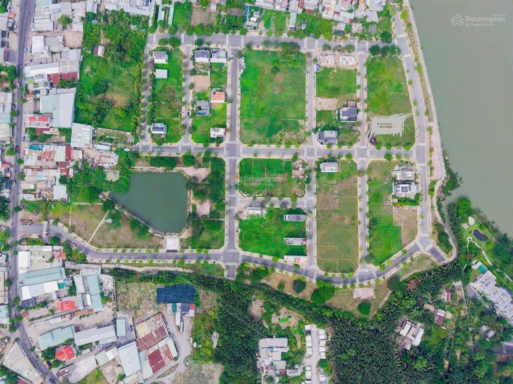 Đất bộ công an phạm hữu lầu, 13.7x23m, giá 65 tr/m2, sổ hồng, cách sông 150m