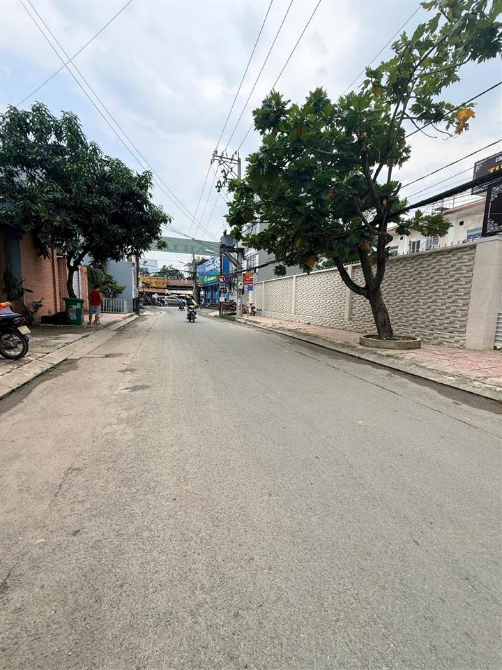 Giảm 1 tỷ  nhà 3 tầng ngay phan văn hớn  kdc đại hải  gần chợ, siêu thị hxh ~ 208.6m2 ngang 10m