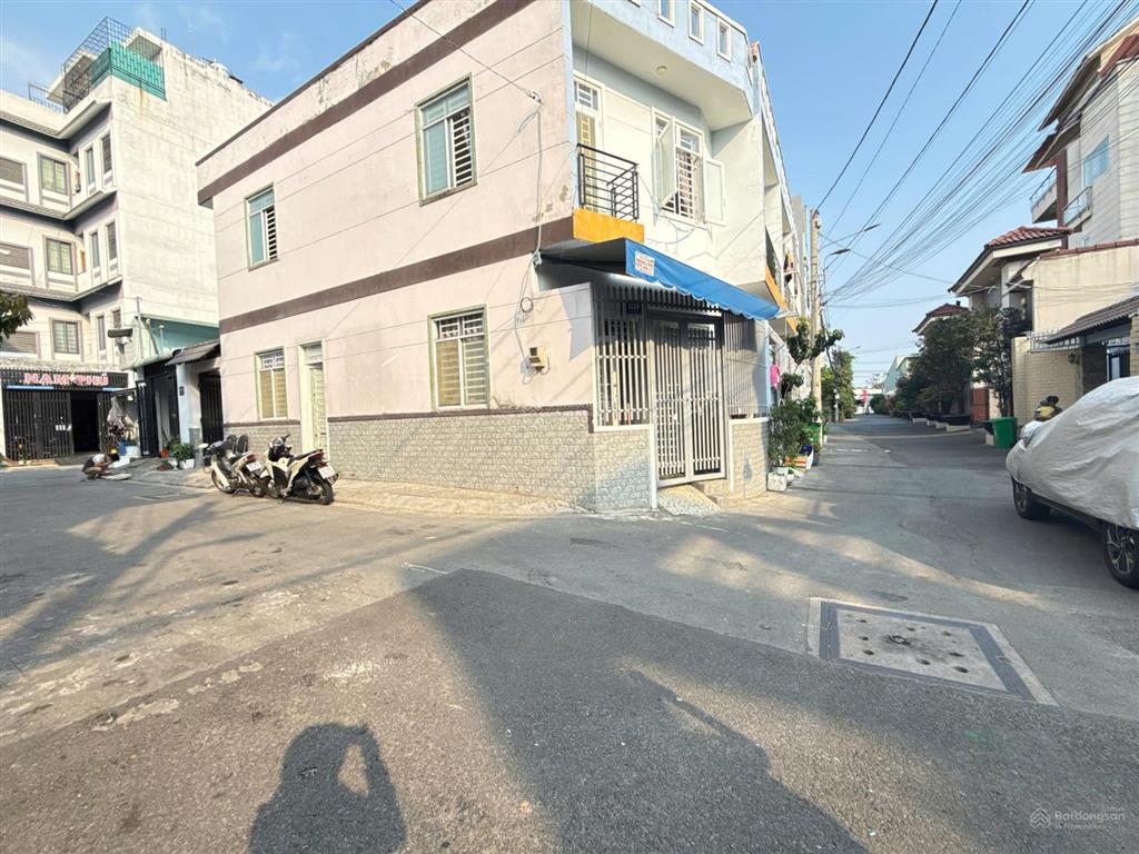 Nhà đẹp khu vip đường lê văn chí ngay đh spkt ngã 4 thủ đức gần ga metro 100m2