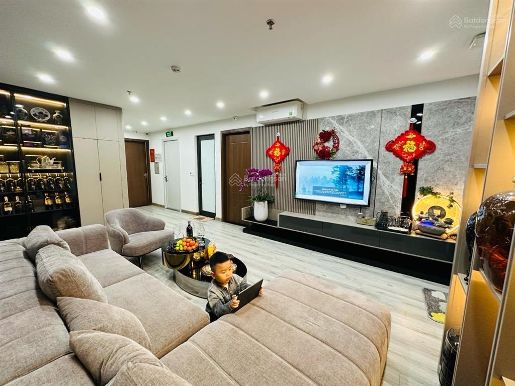 Bán nhà nguyễn chánh cầu giấy ngõ thông 30m ra phố, tặng full nội thất 54.5m2 5 tầng chỉ 12.6 tỷ