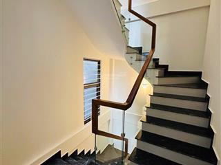 Siêu hạt dẻ nhà 5 tầng lạc long quân, 34m2, 4m mt