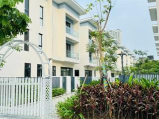 Chính chủ bán nhanh bt 198m2, hướng đông nam,mặt tiền 9m, gần vườn hoa, clubhouse. đã có sổ