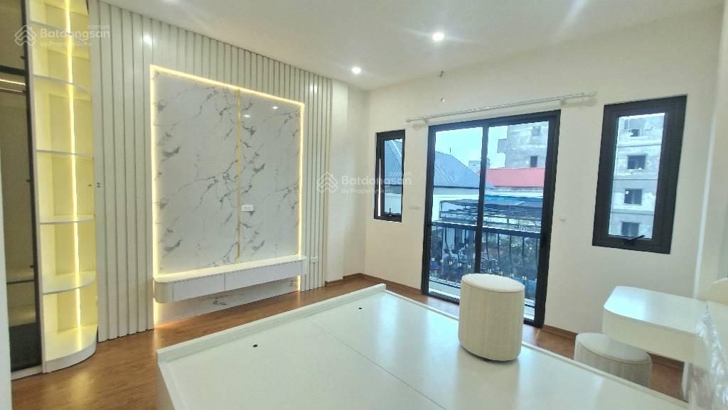 Bán nhà tu hoàng  7tầng thang máyo tô đỗ cổng  nhà đẹp full nội thất  chỉ việc xách vali về ở.