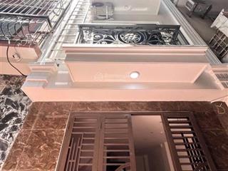 Bán nhà tu hoàng  7tầng thang máyo tô đỗ cổng  nhà đẹp full nội thất  chỉ việc xách vali về ở.