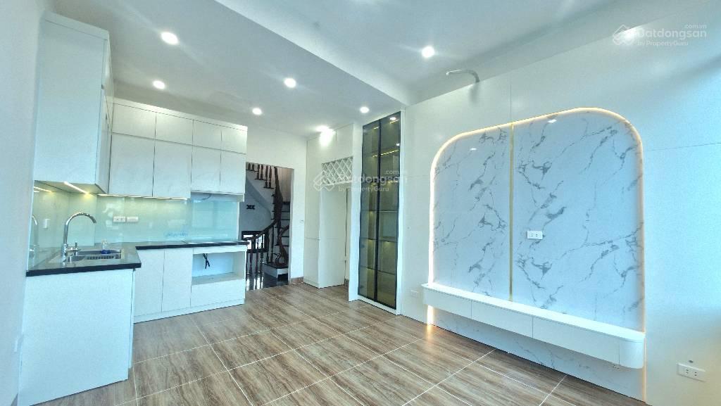 Bán nhà tu hoàng  7tầng thang máyo tô đỗ cổng  nhà đẹp full nội thất  chỉ việc xách vali về ở.