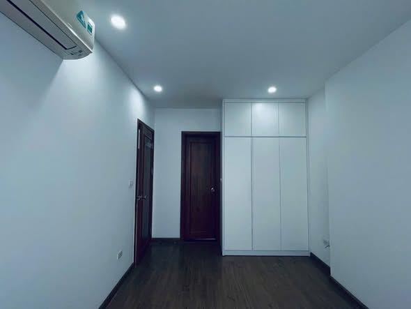 Hiếm ! chính chủ gửi bán căn hộ 2PN view sân vận động tại Iris garden giá chỉ nhỉnh 6.x tỷ | liên hệ 0974.999.811 