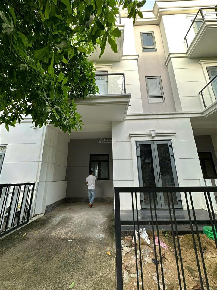 Bán nhà mặt phố tại sim city, 8,5 tỷ, 87,6m2, 3pn, 3wc, 3 tầng