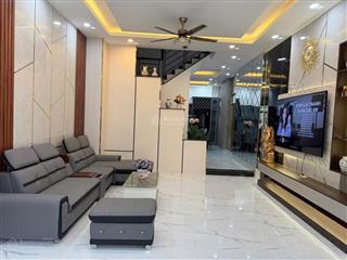 Chủ ngộp cần bán gấp nhà  lô góc 2 mặt tiền  gần uỷ ban quận 7  giảm thêm 300 triệu  chỉ