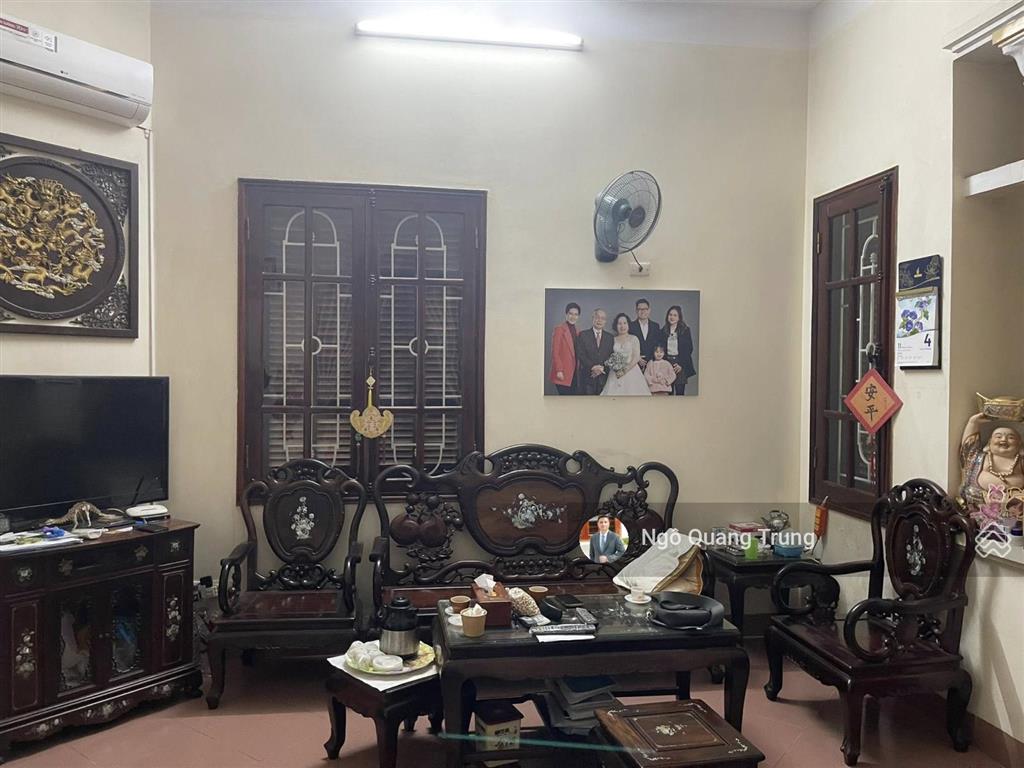 Chính chủ cần bán rẻ nhà phố xuân thủy, để vào nam sống, lô góc, phù hợp ở hoặc chia lô xây căn hộ