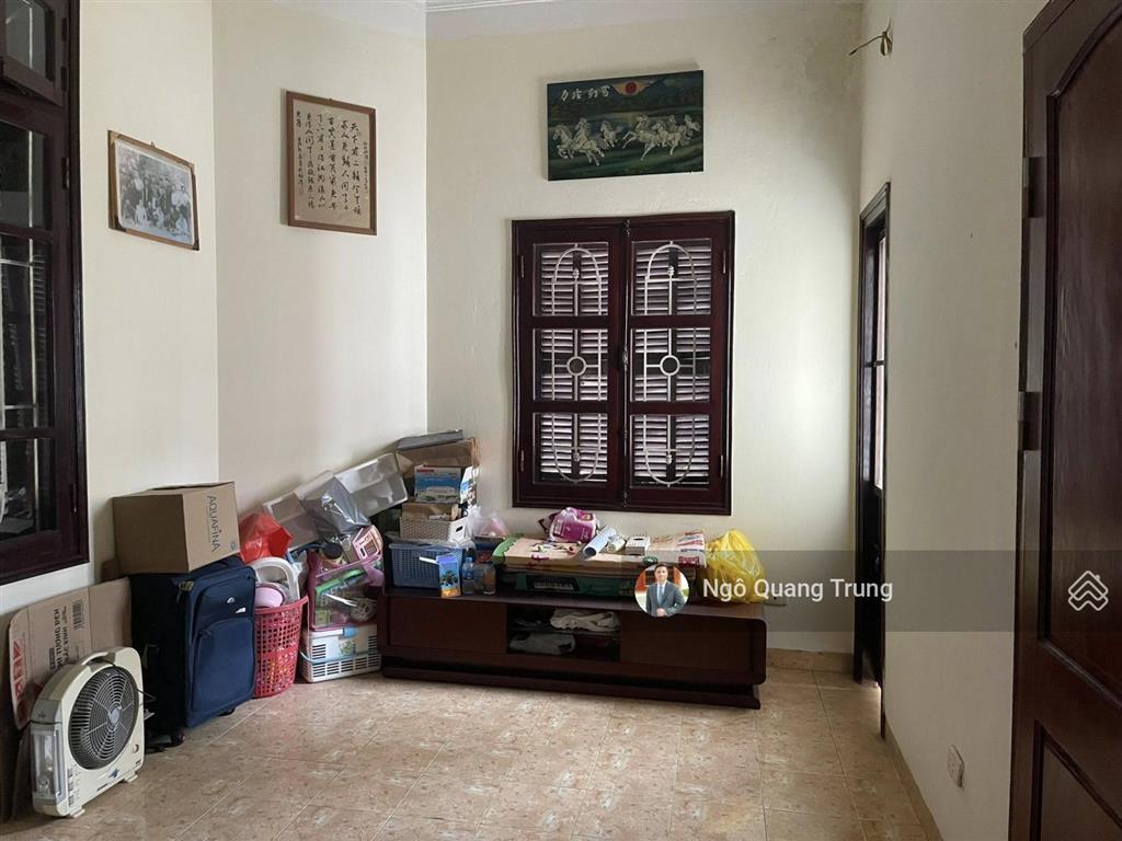 Chính chủ cần bán rẻ nhà phố xuân thủy, để vào nam sống, lô góc, phù hợp ở hoặc chia lô xây căn hộ