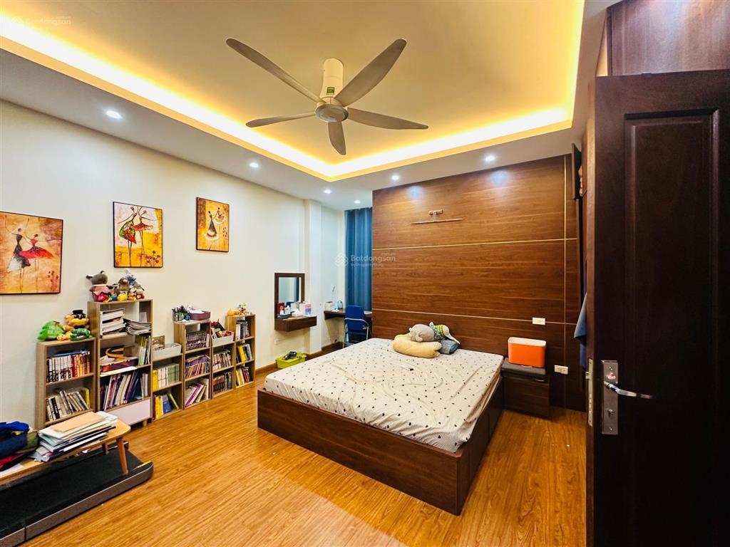 Nhà 6tầng, thang máy hiện đại, vào bước ra vườn hoa đại học công đoàn, đại học thuỷ lợi,