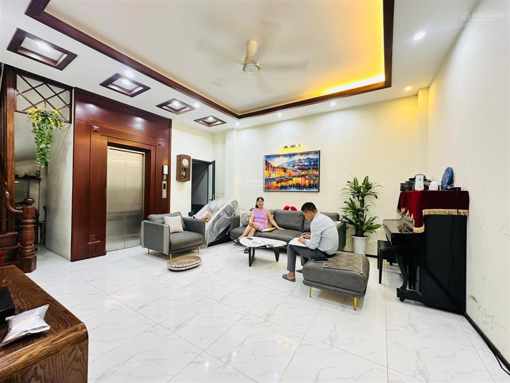 Nhà 6tầng, thang máy hiện đại, vào bước ra vườn hoa đại học công đoàn, đại học thuỷ lợi,