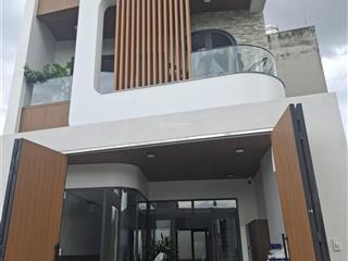Cần bán gấp nhà đẹp ngay đường đỗ xuân hợp giá chỉ 6.050 tỷ