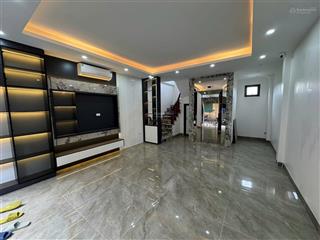 Bán nhà 5 tầng thang máyphân lô quân đội 918,cạnh sân golf long biên. dt40,5m2. hai mặt tiền. mt5m