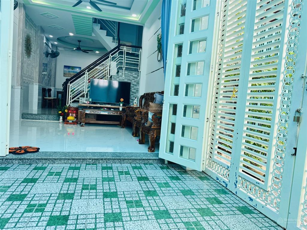 Chính chủ bán gấp nhà 2 tầng btct gần 60m, 2pn, 2wc, sân để xe rộng, 2 ban công trước sau