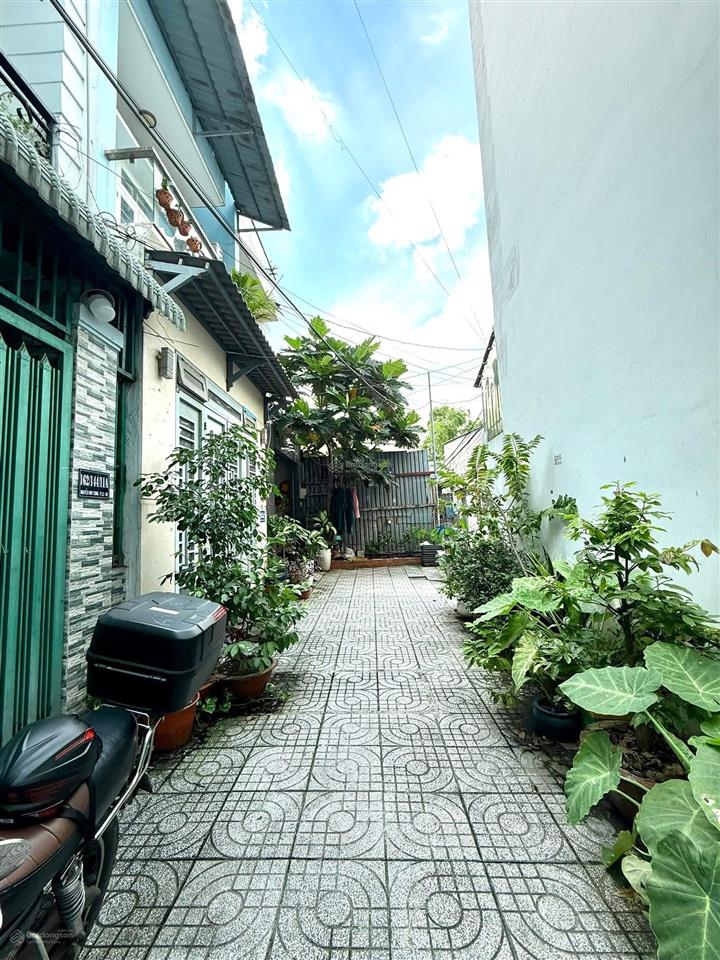 Chính chủ bán gấp nhà 2 tầng btct gần 60m, 2pn, 2wc, sân để xe rộng, 2 ban công trước sau