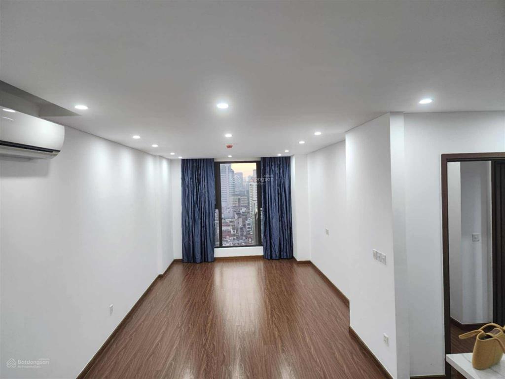 Tầng 18, s 92 m 2 , hai ngủ, 2 vs căn giữa, ban công hướng tây bắc (mặt đg láng hạ). đang để trống